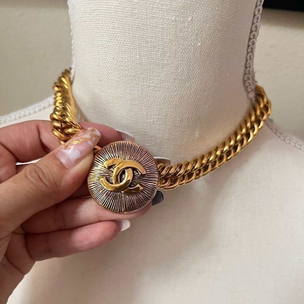 Chanel Vintage Medallion CC Choker Necklace - Picture 4 of 6